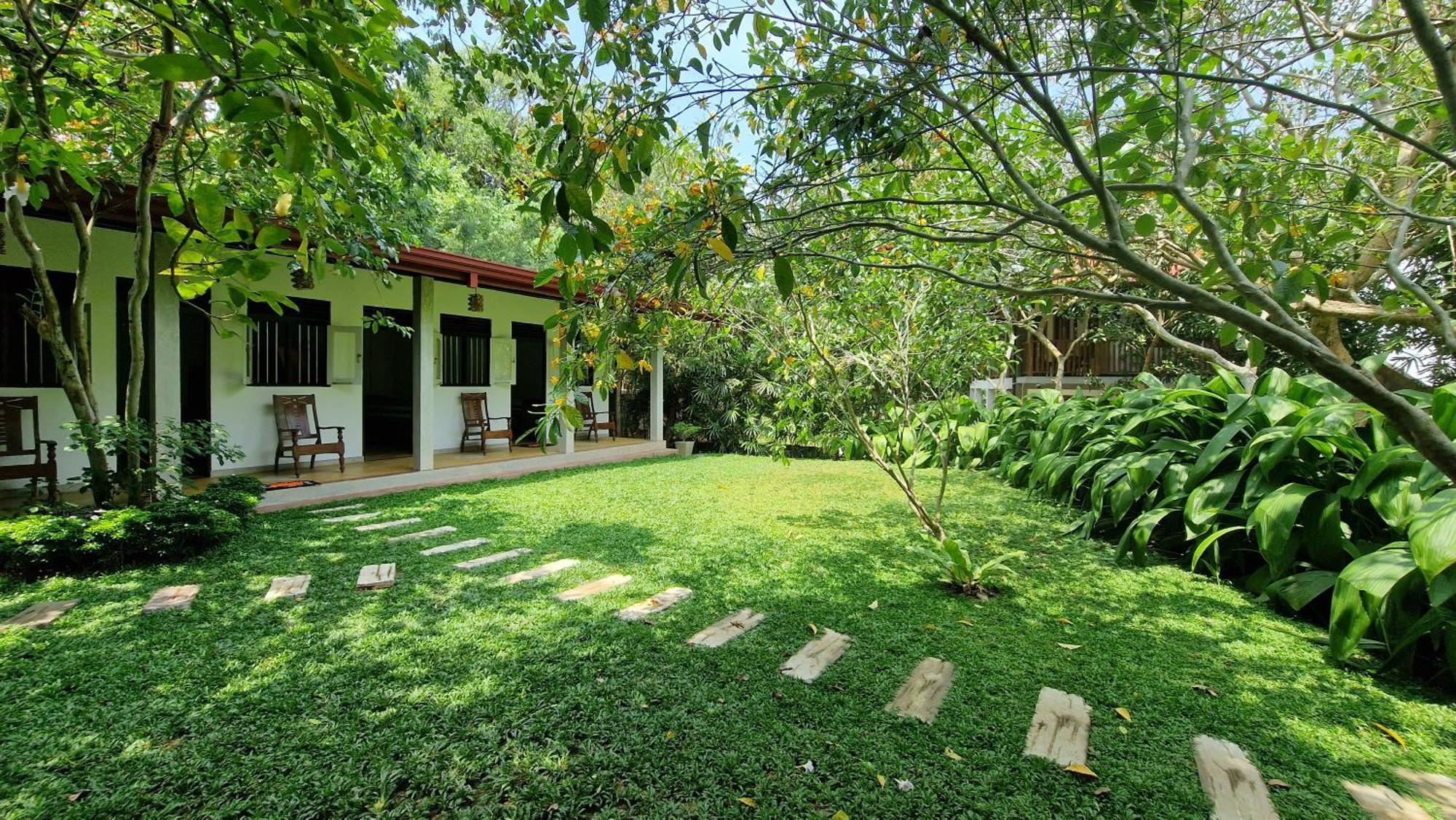 Villa Arana Bentota Bagian luar foto