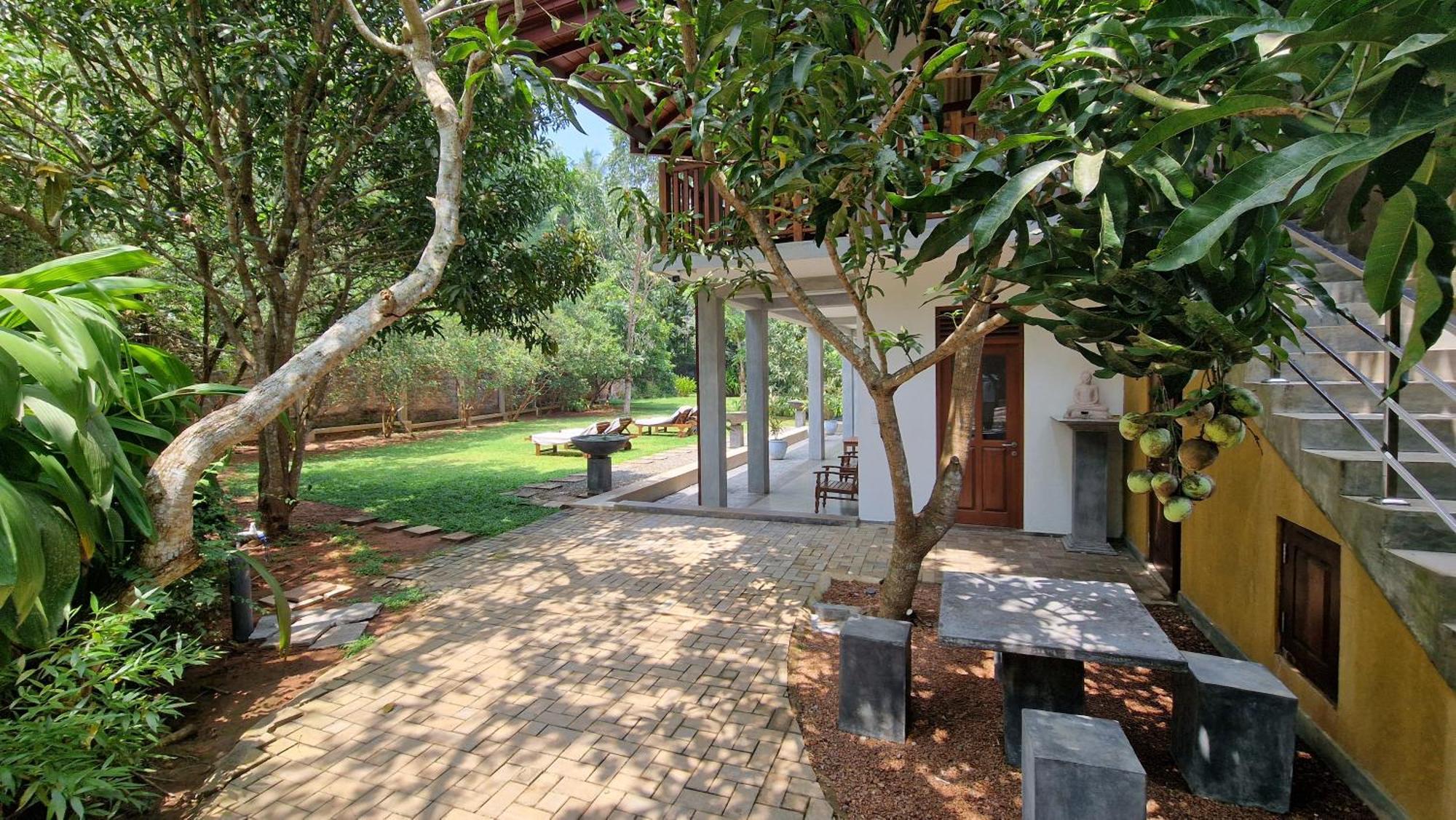 Villa Arana Bentota Bagian luar foto