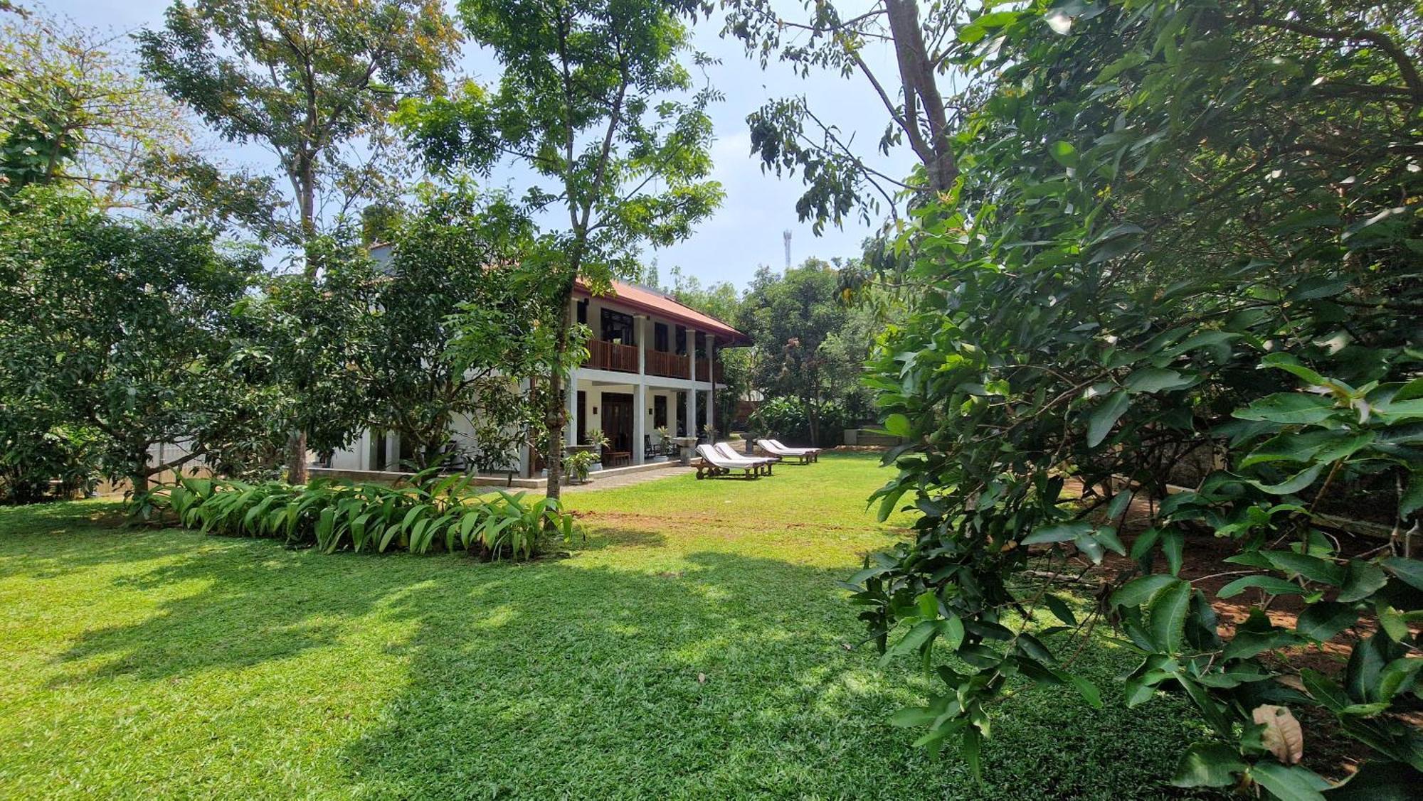 Villa Arana Bentota Bagian luar foto
